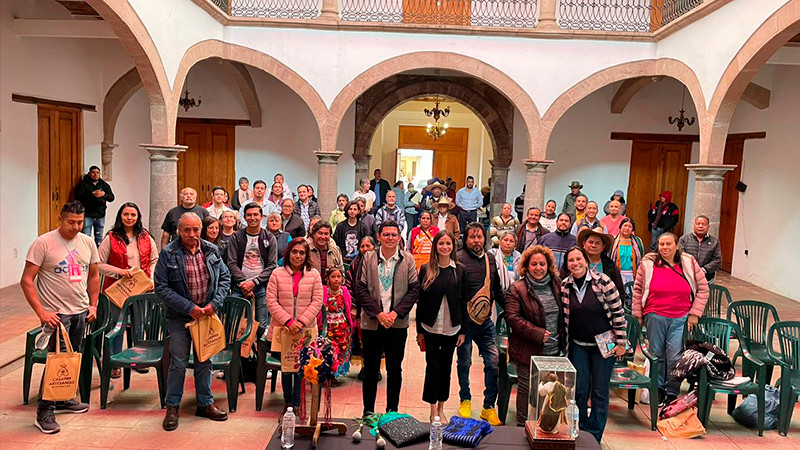 Capacitan a sector artesanal en derecho de autor