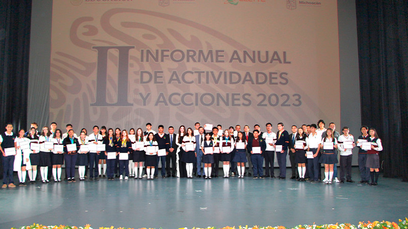 Reconoce Cecytem a 50 estudiantes por sus logros académicos en 2023 