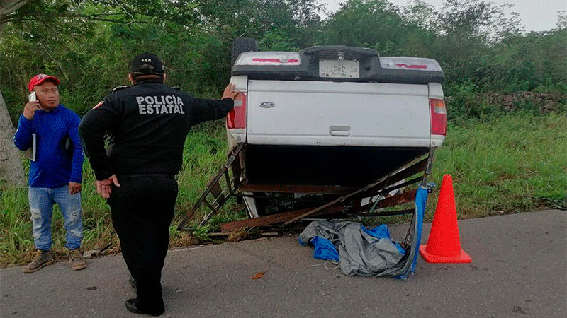 Volcadura de camioneta deja a varias albañiles lesionados en carretera de Yucatán 