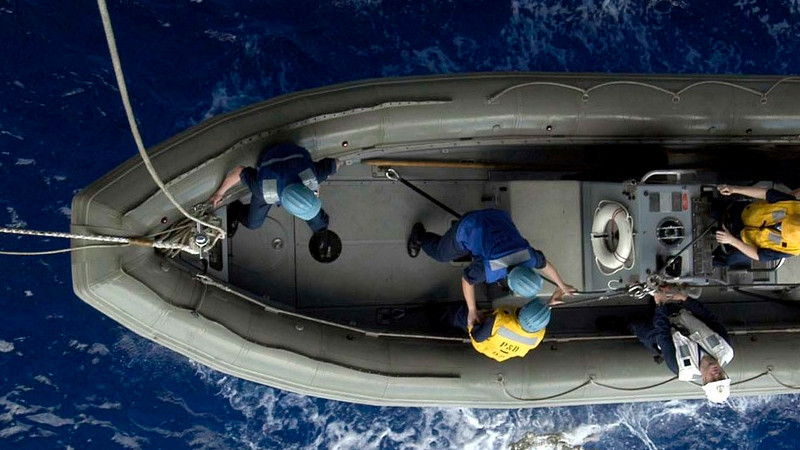 Migrante pierde la vida al intentar cruzar Canal de la Mancha en una balsa inflable 
