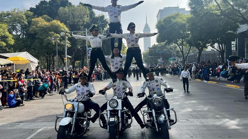 Celebran Día de la Policía en la Ciudad de México con desfile de uniformados 