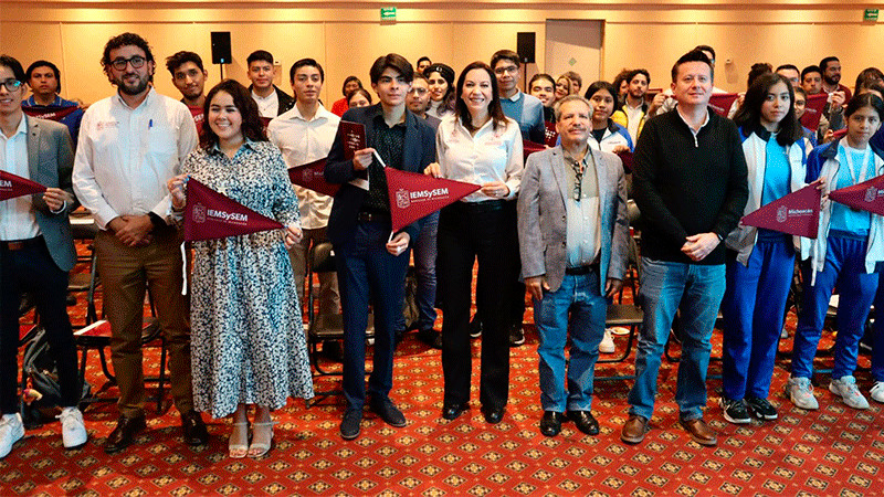 Michoacán entrega apoyos a 75 estudiantes para realizar estadías en el extranjero