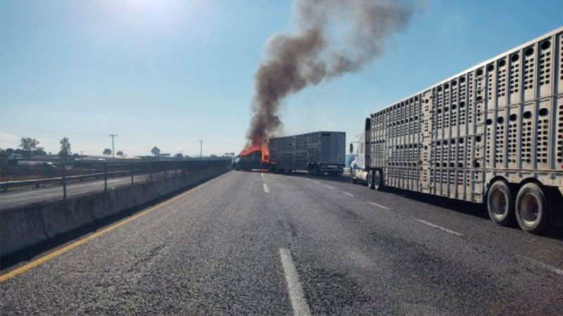 Reportan bloqueos en la autopista de Jalisco, tras ataque armado a elementos de la Guardia Nacional 