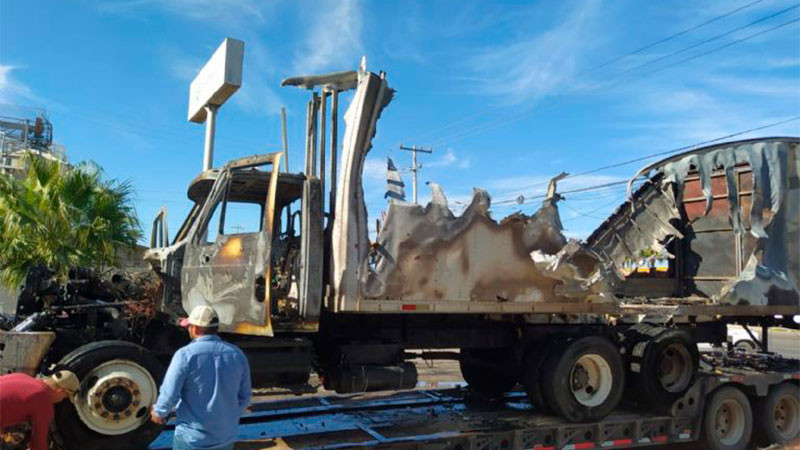 Se incendia camión que transportaba medicamentos de la Secretaria de Salud en Sonora  