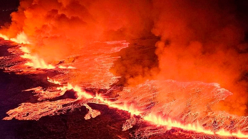 Lava volcánica y nube tóxica no alcanzarán sitios poblados de Islandia: expertos 