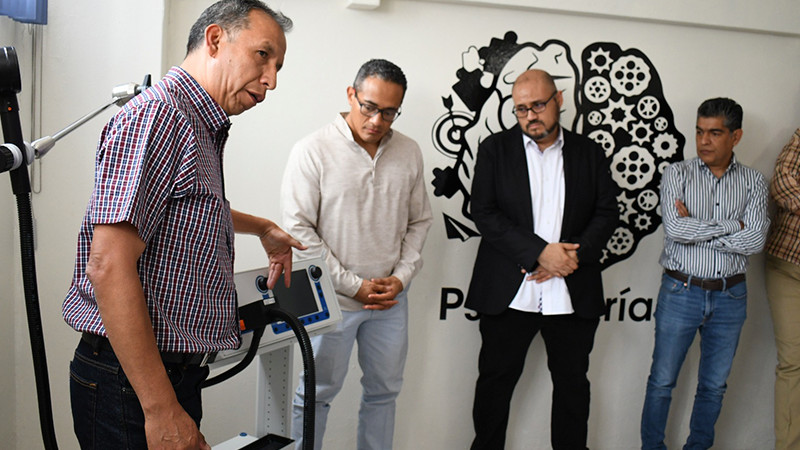 Equipa Salud Michoacán a Hospital Psiquiátrico con máquina para tratamientos de salud mental 