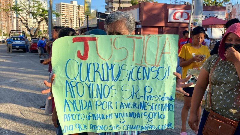Pobladores de Acapulco bloquean Costera Miguel Alemán durante visita de AMLO; exigen apoyos 