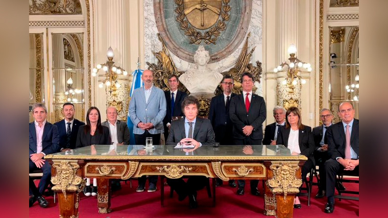 Presenta Milei plan económico "para que Argentina sea una potencia mundial" 