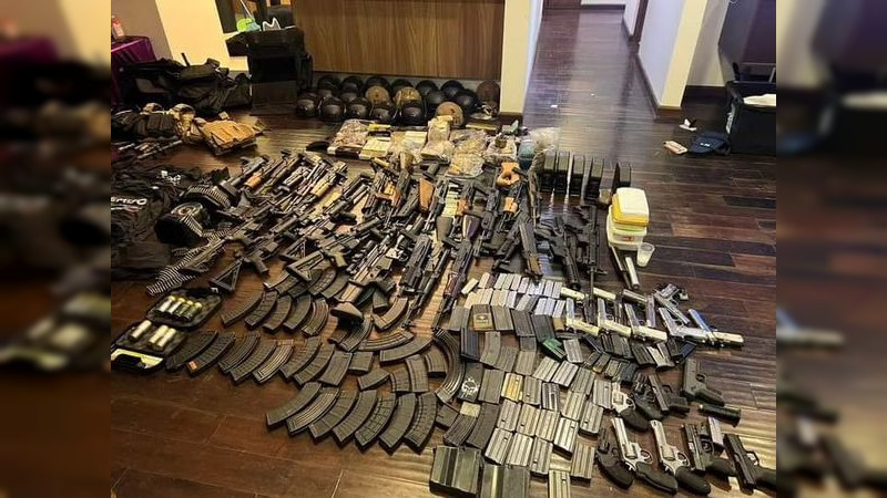 Cateo en Tijuana permite aseguramiento de mega arsenal: 46 armas, granadas y droga, entre lo asegurado 