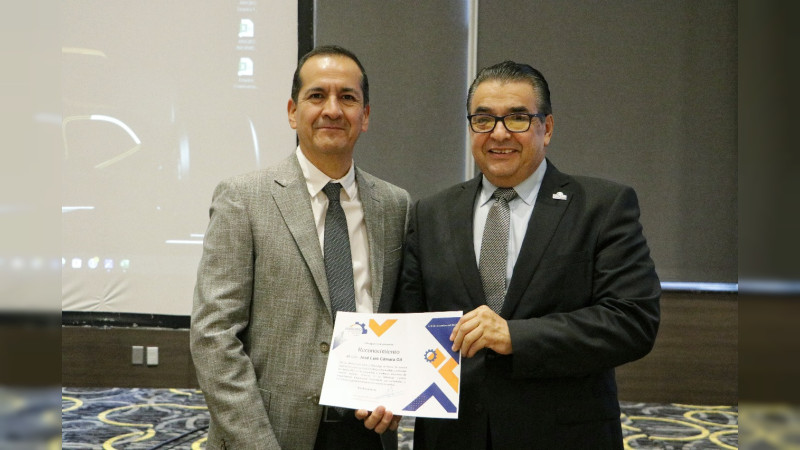 Realizan relevos en la presidencia de AMIQRO 