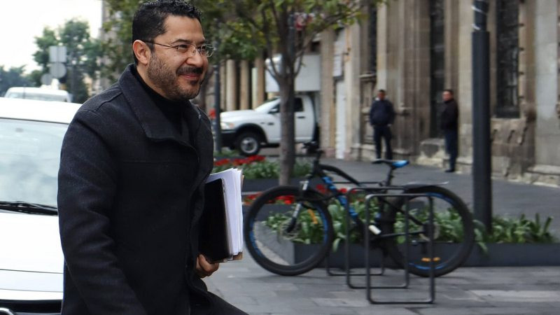 Batres entrega nuevo centro de Salud en Iztapalapa 