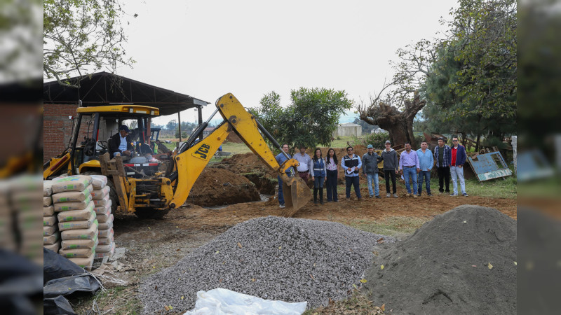 Más obras en la UMSNH; mejoran instalaciones de escuelas en Uruapan  