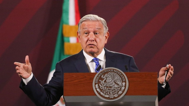 AMLO prepara nuevo libro ante su retiro de la política; tendrá 900 cuartillas y 20 capítulos  