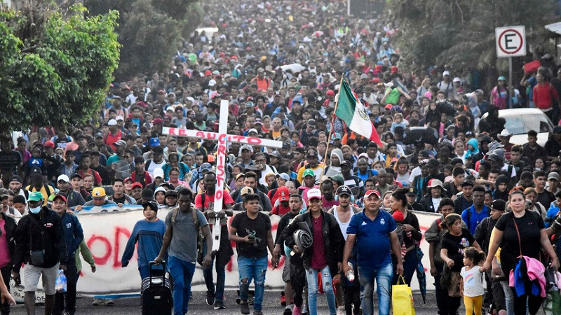 AMLO acusa que caravanas migrantes son impulsadas por grupos vinculados a elecciones en EEUU  