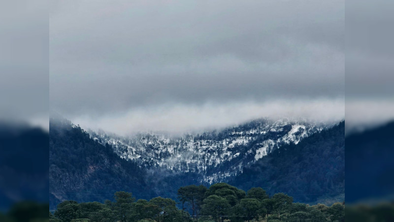 Ante la caída de agua-nieve, sigue las recomendaciones de PC Michoacán 