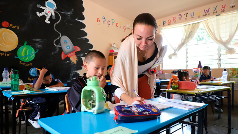 Michoacán cierra 2023 con pagos puntuales y completos a docentes 