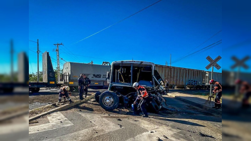 Un muerto y ocho heridos, en accidente de tren en la carretera a Tequisquiapan, Querétaro
