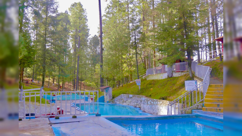 Vive la experiencia de sumergirte en las aguas termales de Rancho Viejo 