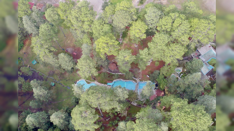 Vive la experiencia de sumergirte en las aguas termales de Rancho Viejo 