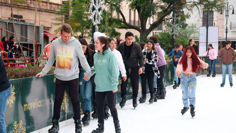Anuncia Alfonso Martínez que pista de hielo del Centro se mantiene hasta el 7 de enero 