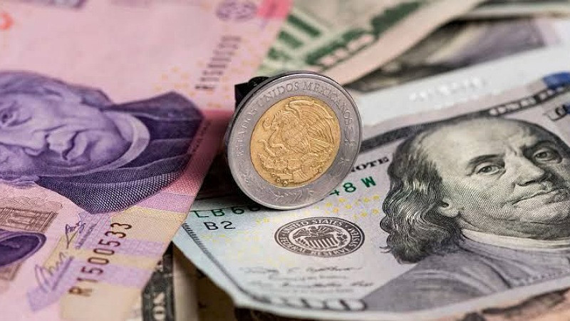 AMLO presume en sus redes sociales fortaleza del peso mexicano ante el dólar  