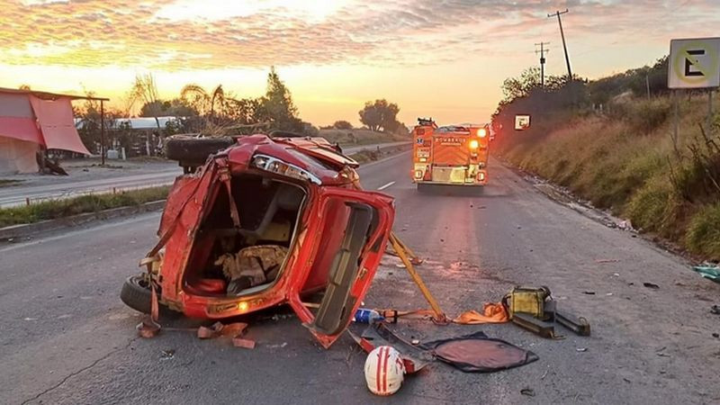 Aparatosas volcaduras, dejan solo daños materiales en Corregidora, Querétaro 