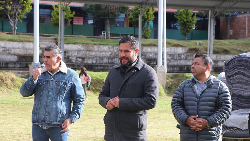 Gobierno Municipal de Hidalgo, continúa con la entrega de cobijas en esta temporada de invierno