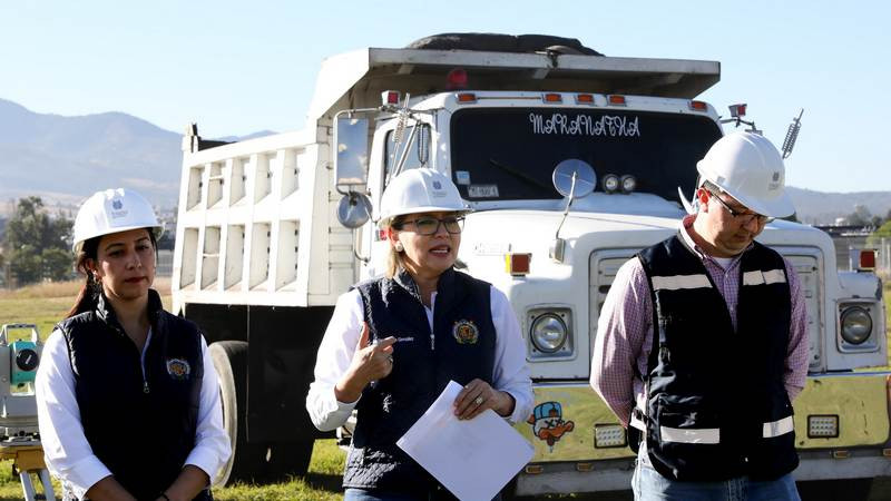 Histórico, rectora da banderazo para la construcción de la Alberca Olímpica en la UMSNH