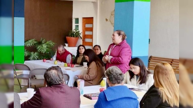 Capacitan a directores de más de 10 mil escuelas para reforzar trabajo pedagógico, en Michoacán