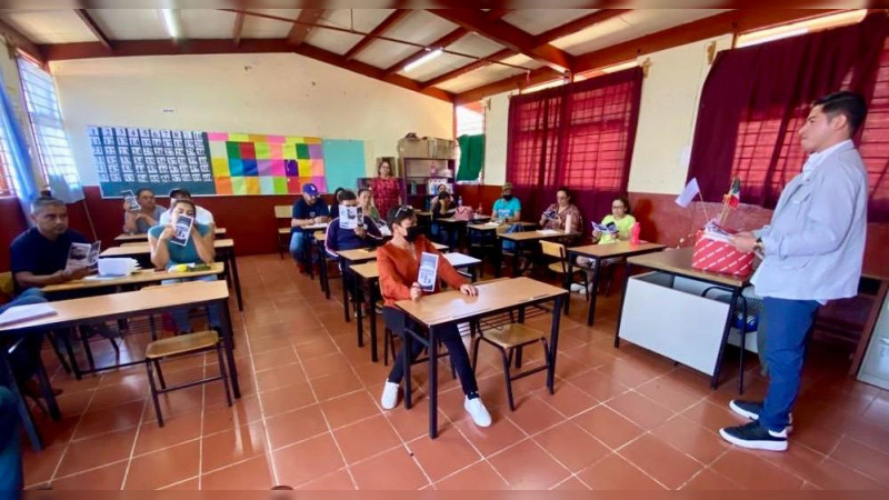 Capacitan a directores de más de 10 mil escuelas para reforzar trabajo pedagógico, en Michoacán