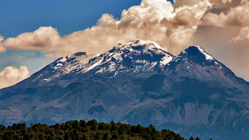 Rescatan a excursionista extraviado en el volcán Iztaccíhuatl 
