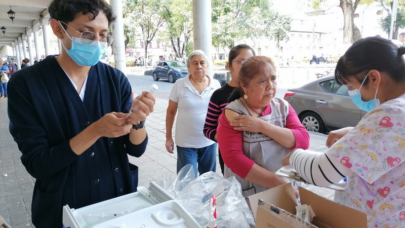 SSM vacuna contra la influenza en  el Centro de Uruapan 