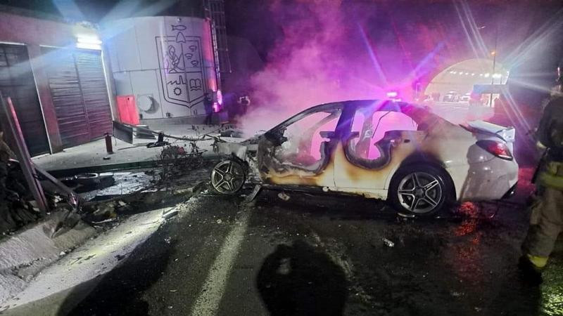 Chocan con su Mercedes Benz en Morelia, Michoacán, dos murieron