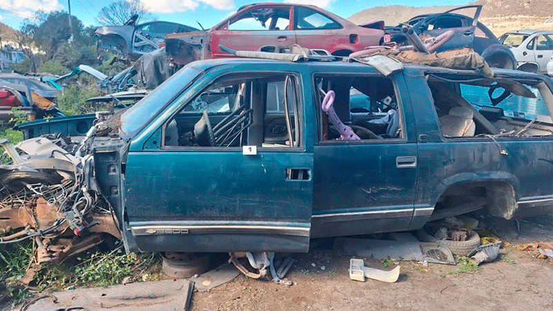 Aseguran en Morelia, Michoacán, un lote en donde había vehículos robados 