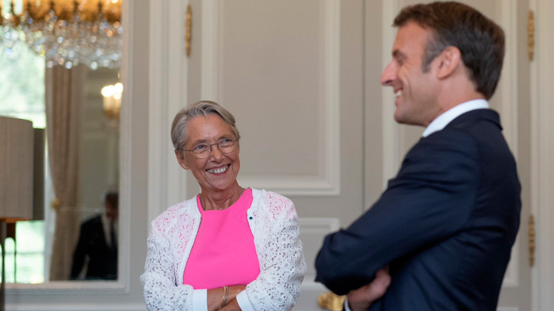 Renuncia primera ministra de Francia; plantean remodelación del gobierno 