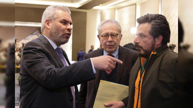 Transferencia de los servicios de salud garantiza derechos laborales: Bedolla