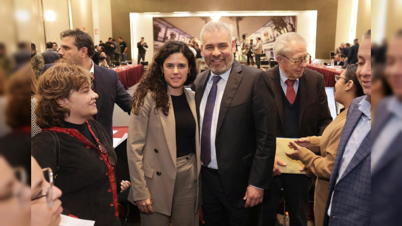 Transferencia de los servicios de salud garantiza derechos laborales: Bedolla