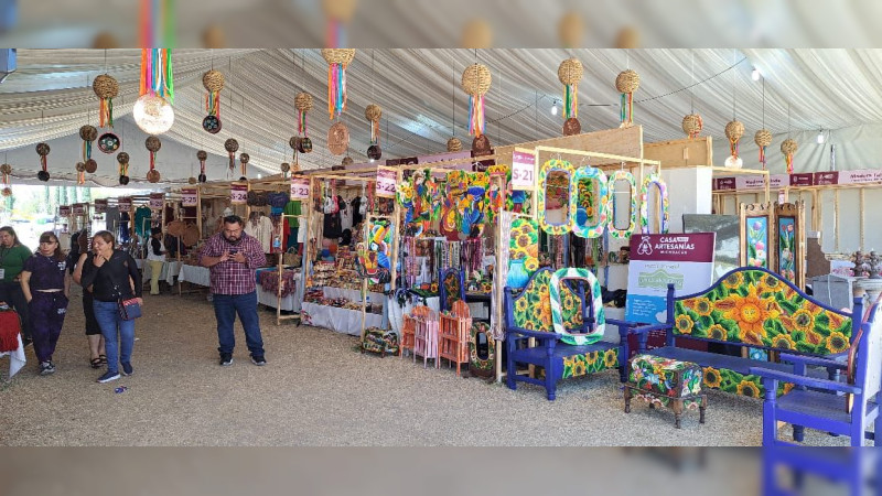 Artesanía michoacana, presente en la Feria de León 2024  