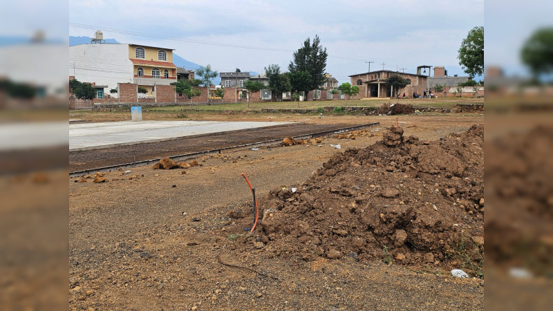 Construye SCOP nueva plaza en Chilchota, Michoacán