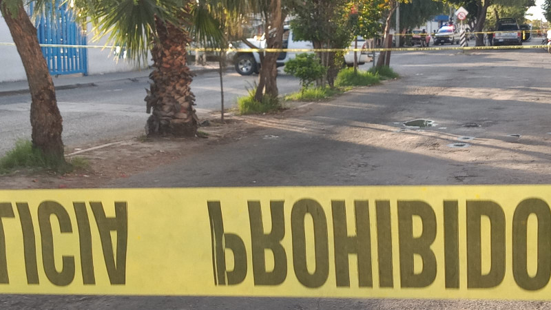 Localizan cuerpo de un hombre con impacto de bala al interior de una camioneta en Celaya