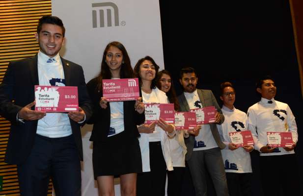 37 mil alumnos de la UNAM reciben tarjeta con tarifa preferencial de 3 pesos en el Metro 