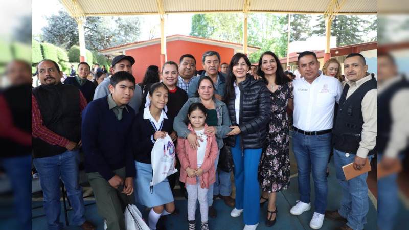 SEE arranca 2024 con entrega de tenis para 15 mil jóvenes