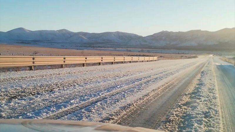 Automovilistas quedan varados entre Sonora y Chihuahua por hielo en carreteras 