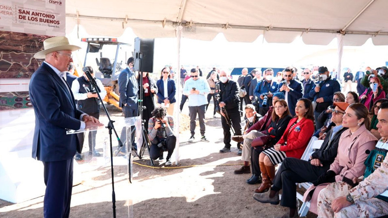 Pide Ken Salazar mayores sanciones para migrantes irregulares 