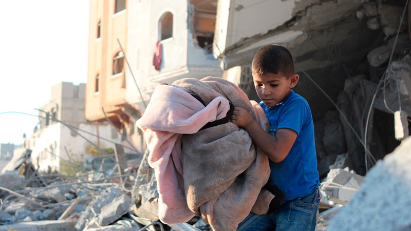 Al menos 10 mil niños han perdido la vida en Gaza, denuncia Save the Children 