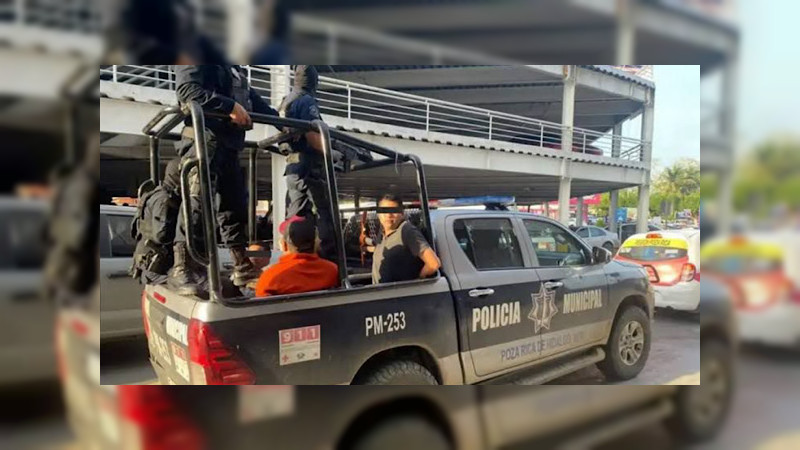Amenazaron con fabricar delitos a periodistas y escoltas detenidos en Poza Rica, Veracruz: Ya están libres y sin cargos 