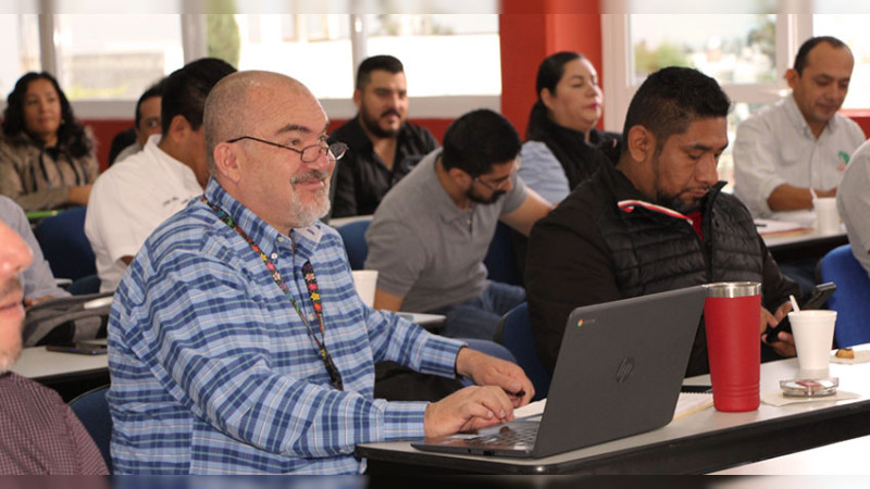 Capacitan a 920 docentes del Colegio de Estudios Científicos y Tecnológicos del Estado de Michoacán 
