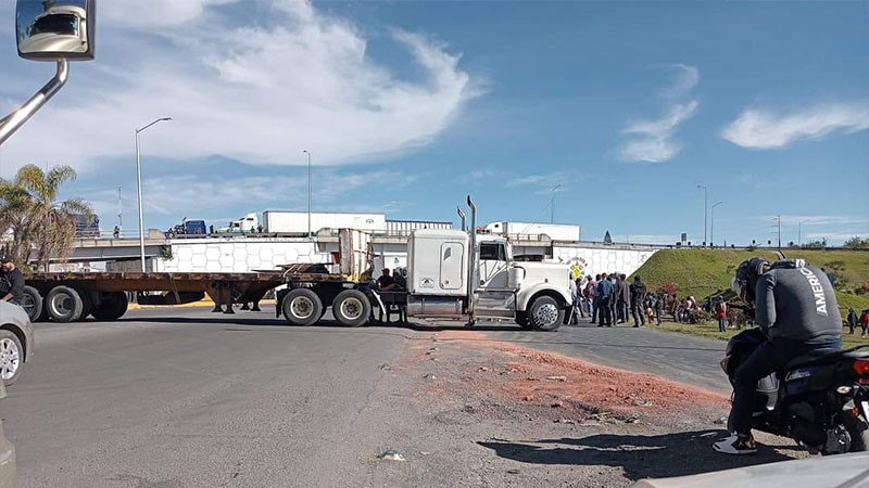 Bloquean carretera de Ocotlán, Jalisco; exigen salida de la Guardia Nacional 