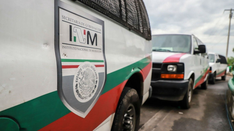 INM rescata a 100 migrantes que viaja a bordo de un autobús de turismo, en Veracruz 