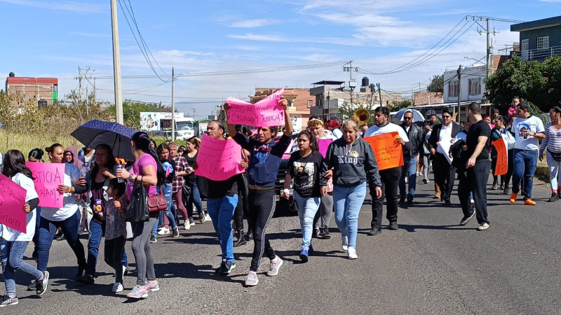 Familiares y amigos dan el último adiós a Miriam Ríos, comisionada de MC en Michoacán 